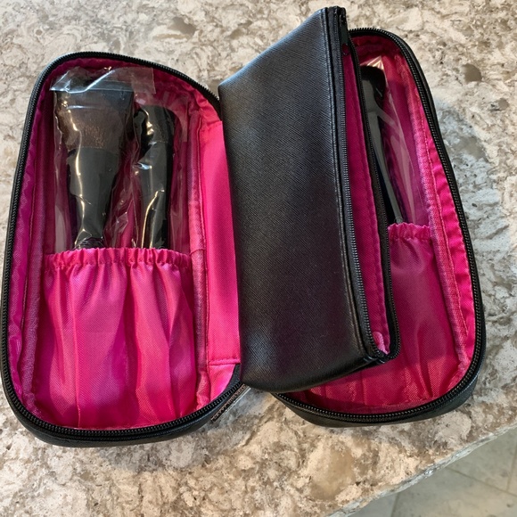 Young Living Makeup Brush Set - Picture 1 of 3